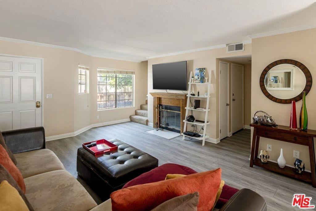 N Meridith Ave, Pasadena, CA 91106