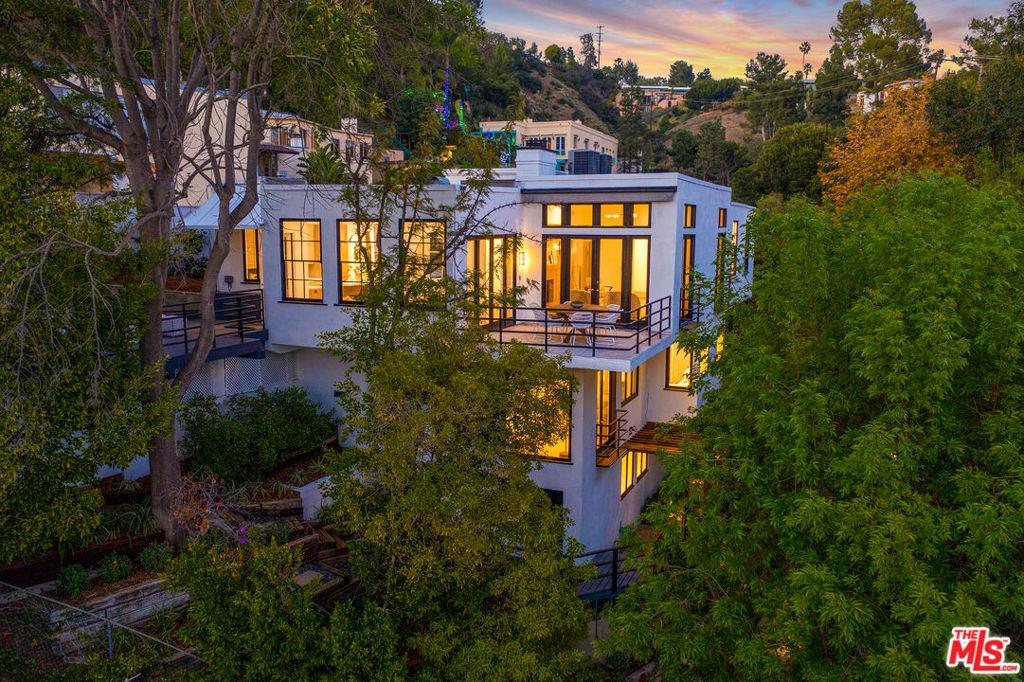 Lloydcrest Dr, Beverly Hills, CA 90210