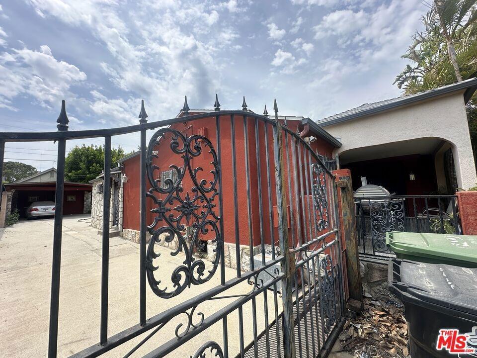 N Plymouth Blvd, Los Angeles, CA 90004