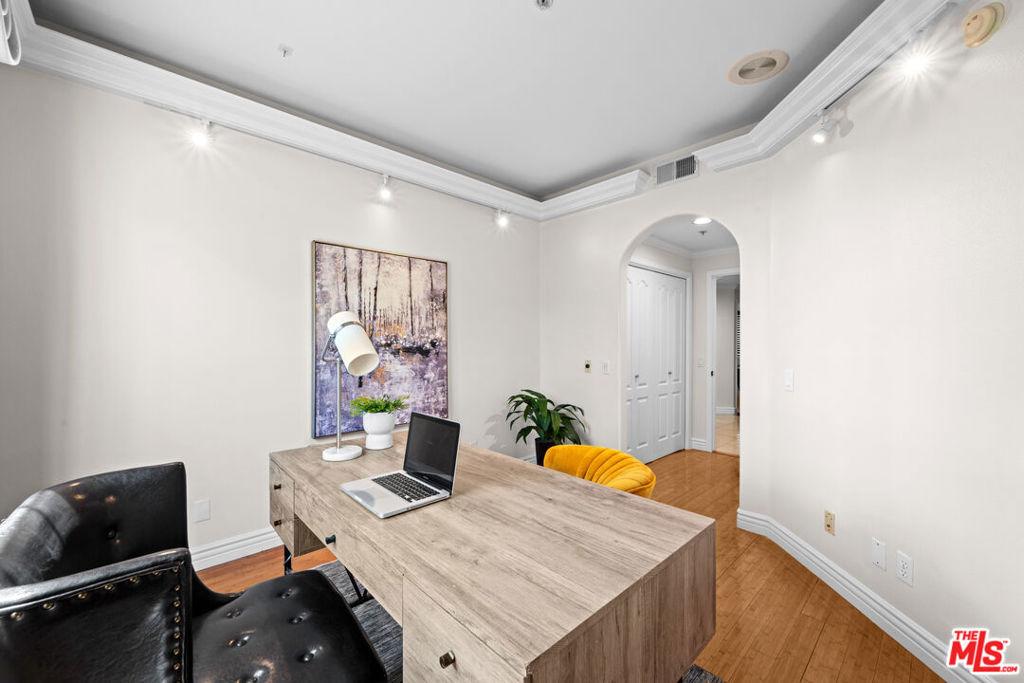 Hillside Ave, Los Angeles, CA 90046