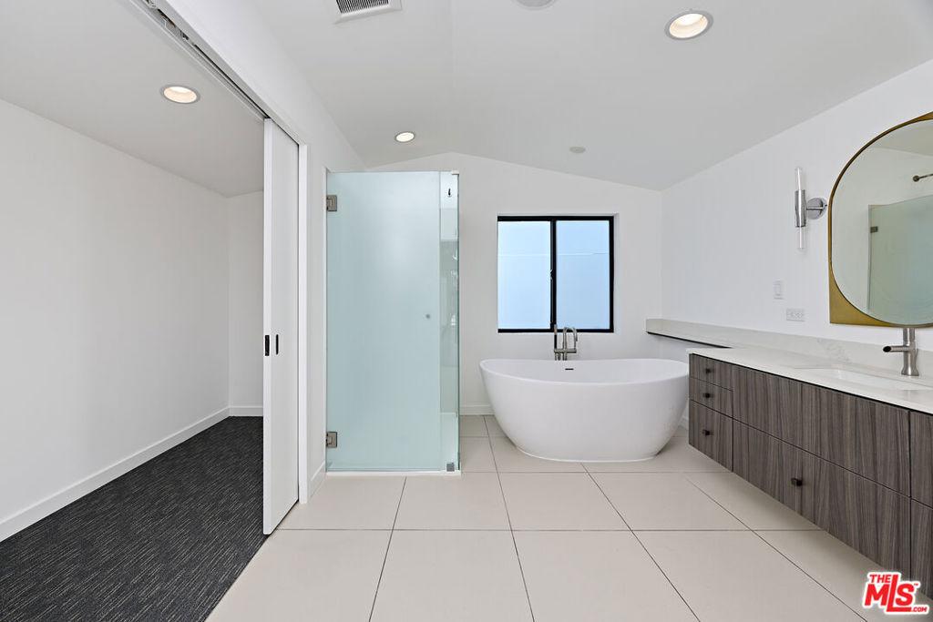 Brooks Ave, Venice, CA 90291