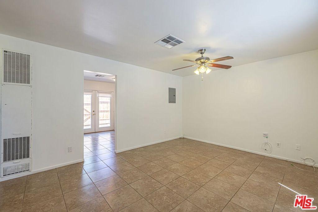 39th St W, Lancaster, CA 93536