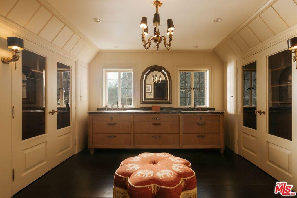 Cedarbrook Dr, Beverly Hills, CA 90210