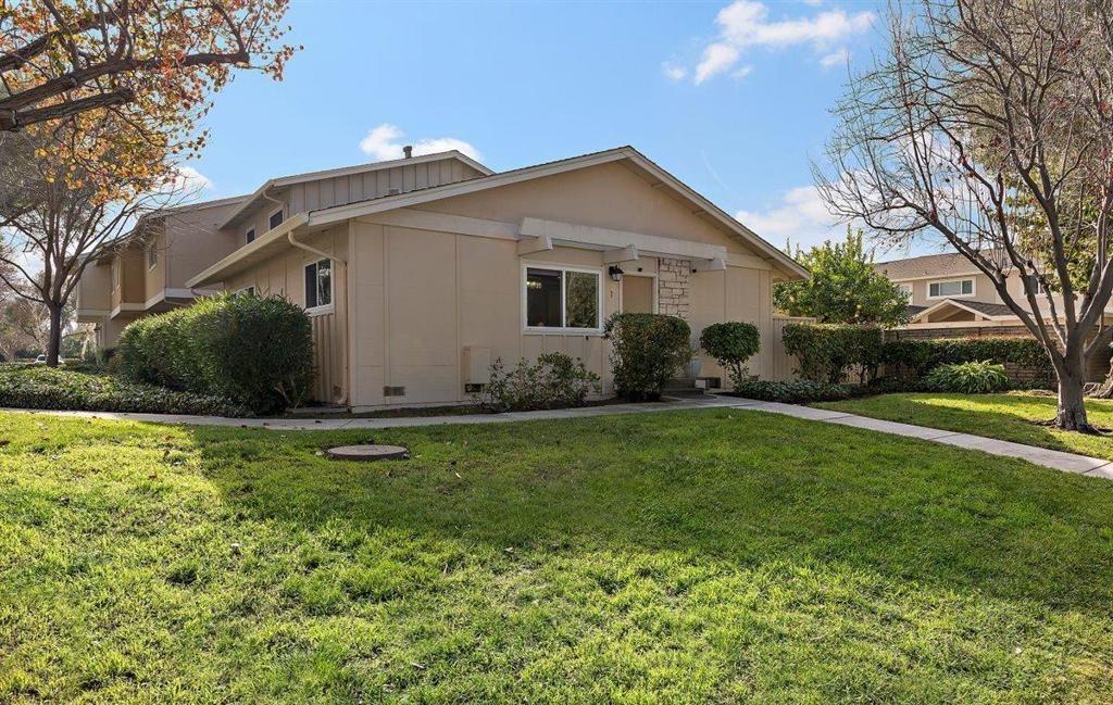 Comstock Queen Ct, Mountain View, CA 94043