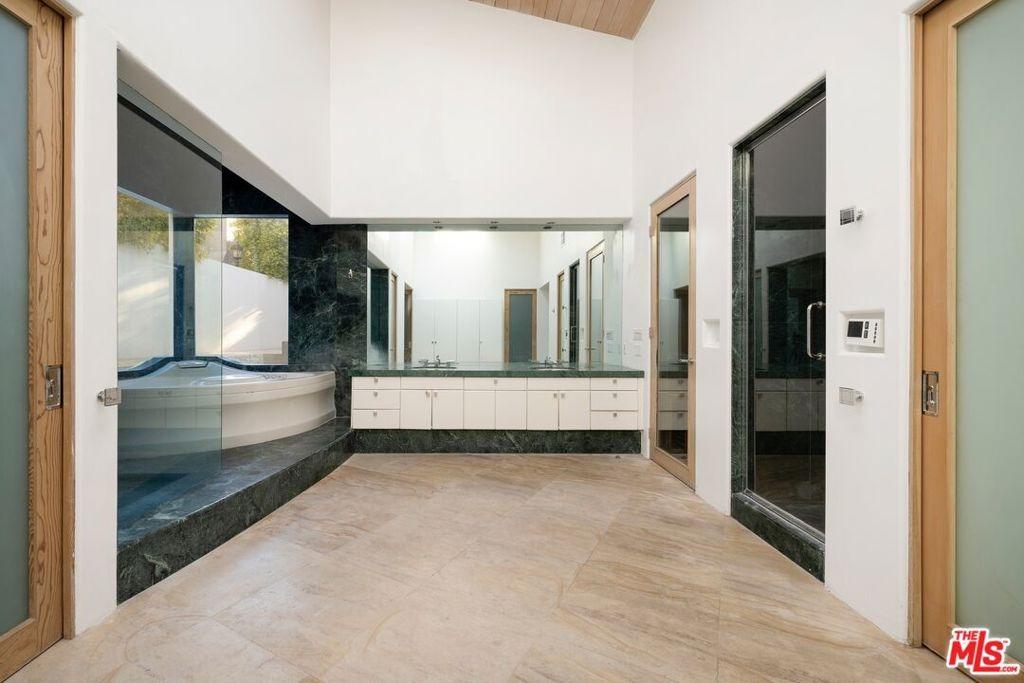 Crest Pl, Beverly Hills, CA 90210