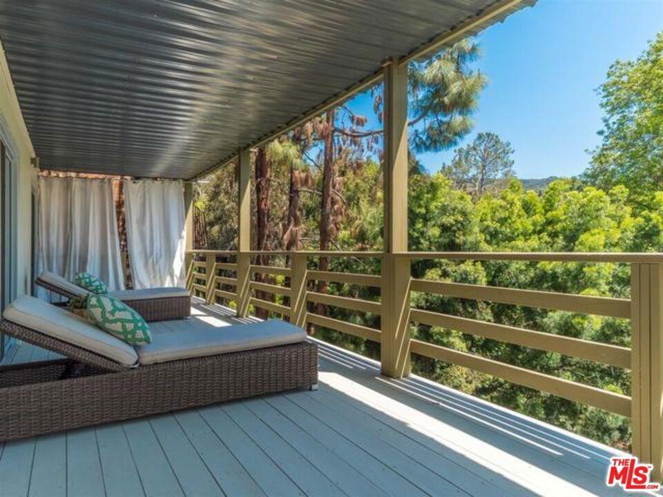 N Las Casas Ave, Pacific Palisades, CA 90272