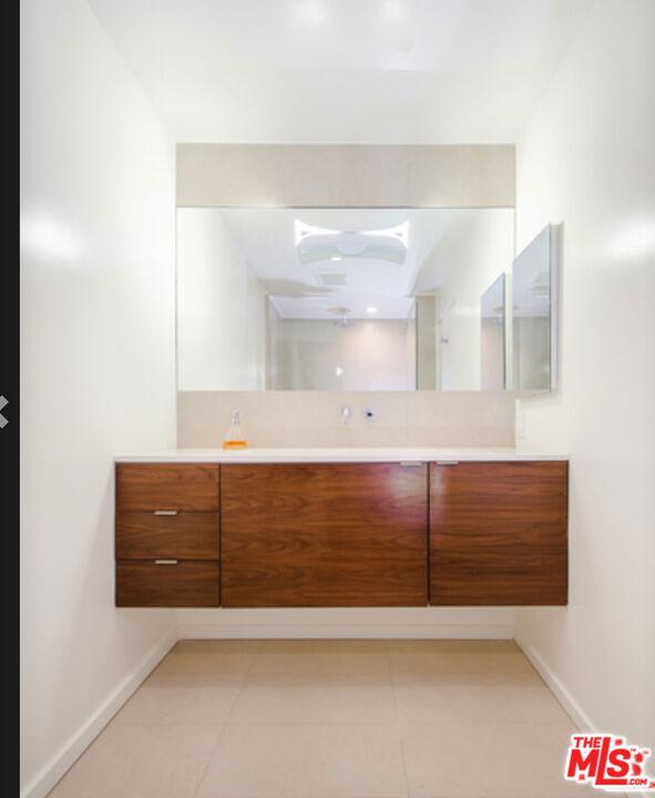 N Oakhurst Dr, Beverly Hills, CA 90210