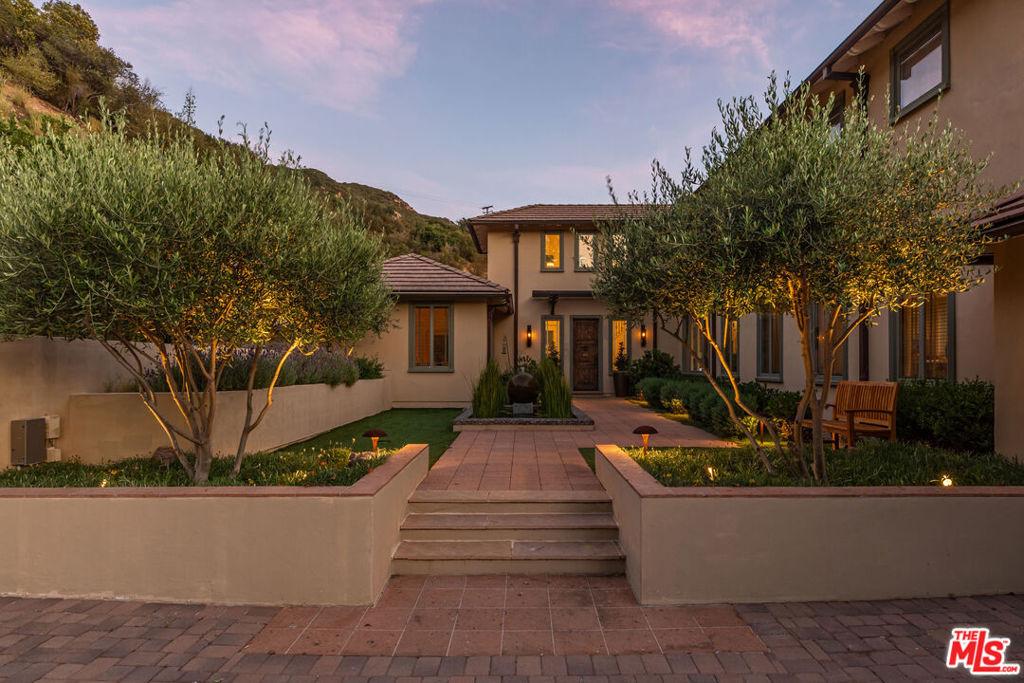 Cold Canyon Rd, Calabasas, CA 91302
