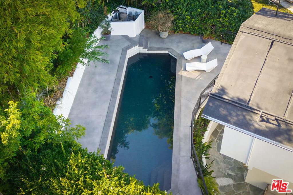 Davana Rd, Sherman Oaks, CA 91423