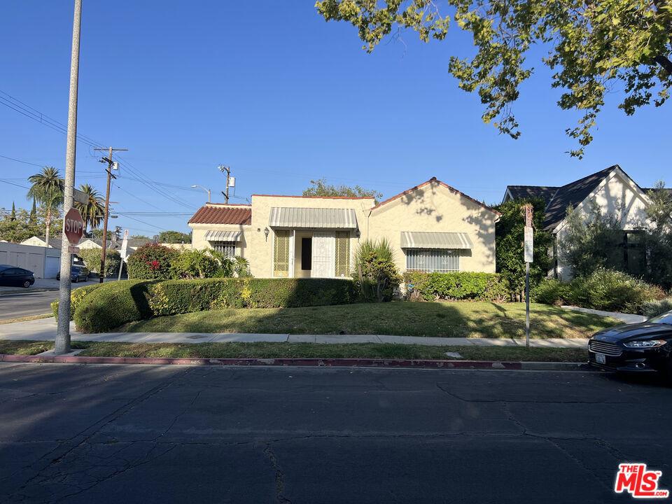 N Mansfield Ave, Los Angeles, CA 90038