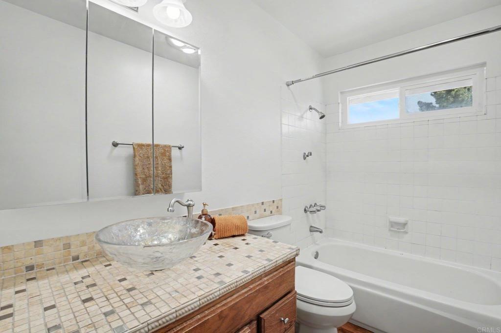 Maple Ave, La Mesa, CA 91941