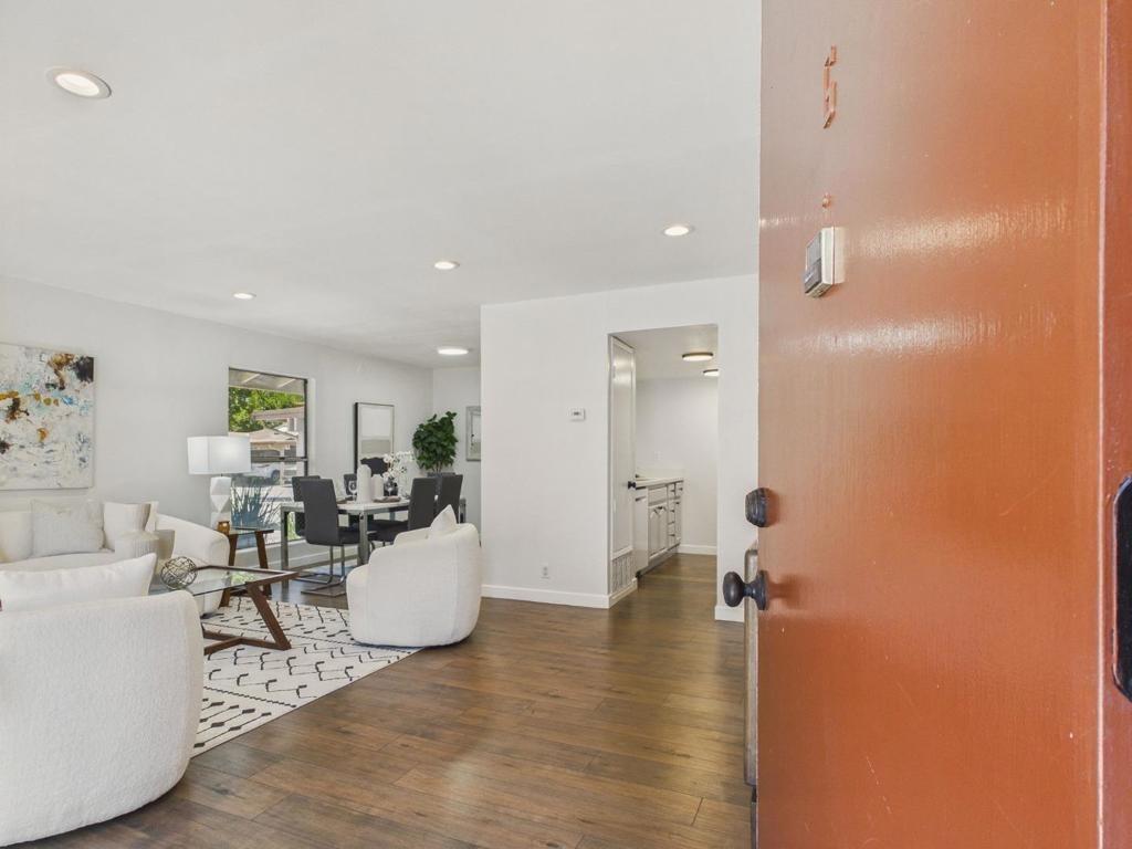 Red Oak Dr W, Sunnyvale, CA 94086