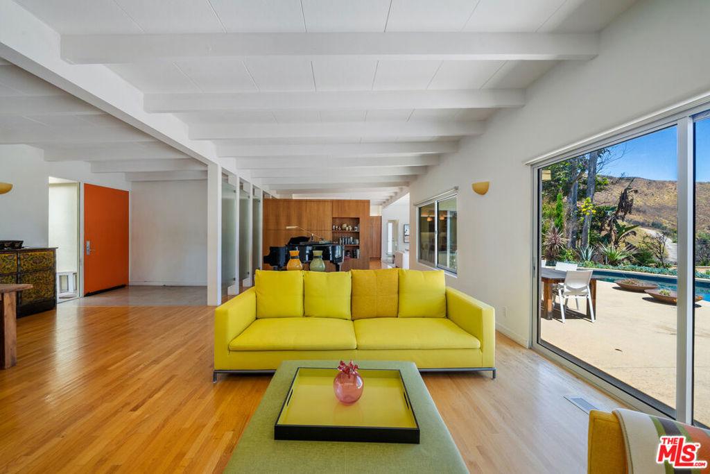 Little Rock Way, Malibu, CA 90265