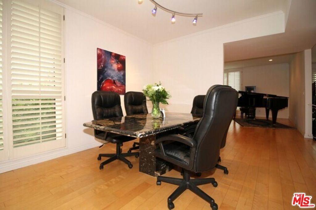 Greenfield Ave, Los Angeles, CA 90025