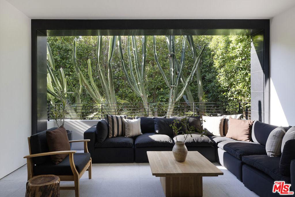 Blue Jay Way, Los Angeles, CA 90069