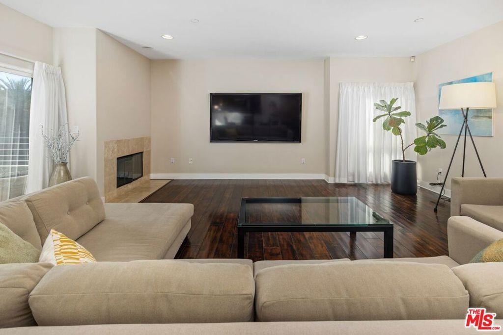 Franklin Ave, Los Angeles, CA 90046
