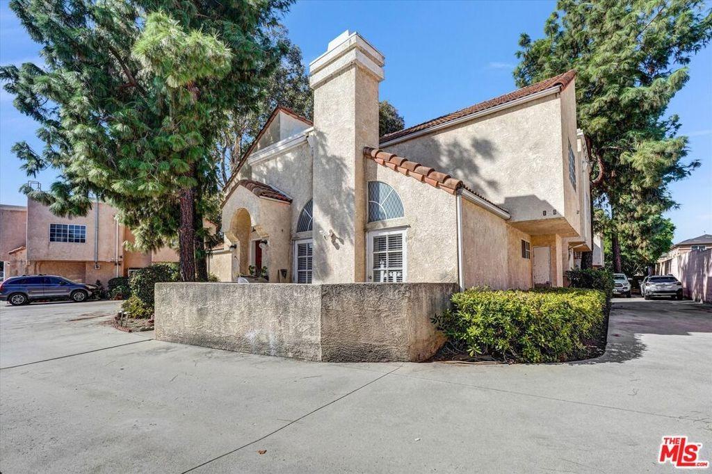 Nordhoff St, Panorama City, CA 91402