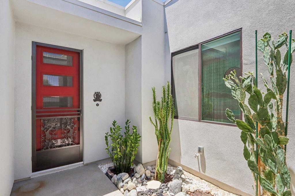 Taylor Dr, Palm Springs, CA 92262