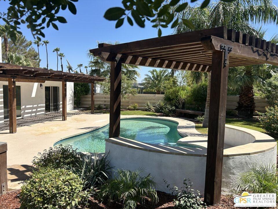 E Francis Dr, Palm Springs, CA 92262