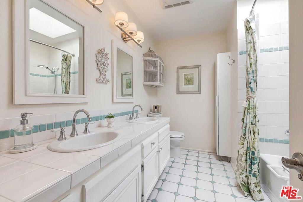 Larrabee St, West Hollywood, CA 90069