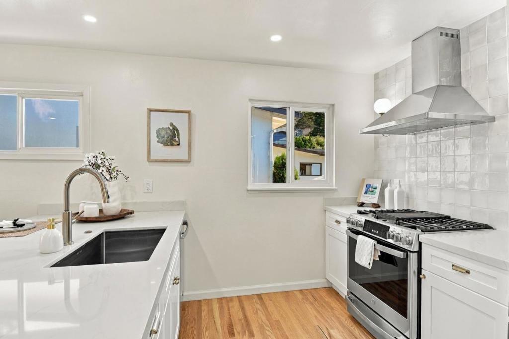 Granada Dr, Pacifica, CA 94044