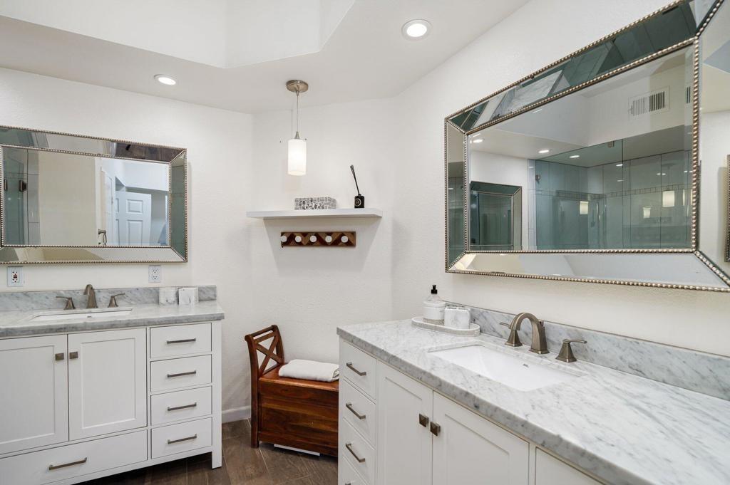 Vista Lago Cir N, Palm Desert, CA 92211