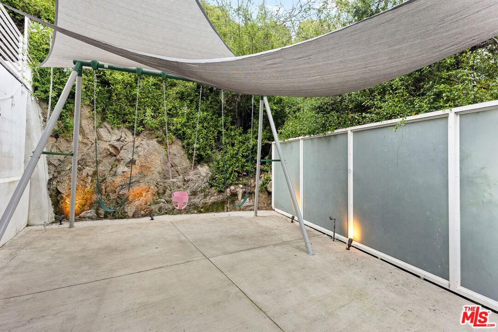 Laurel Canyon Blvd, Los Angeles, CA 90046