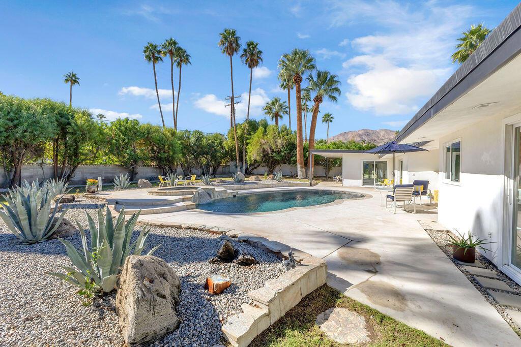 Willow St, Palm Desert, CA 92260