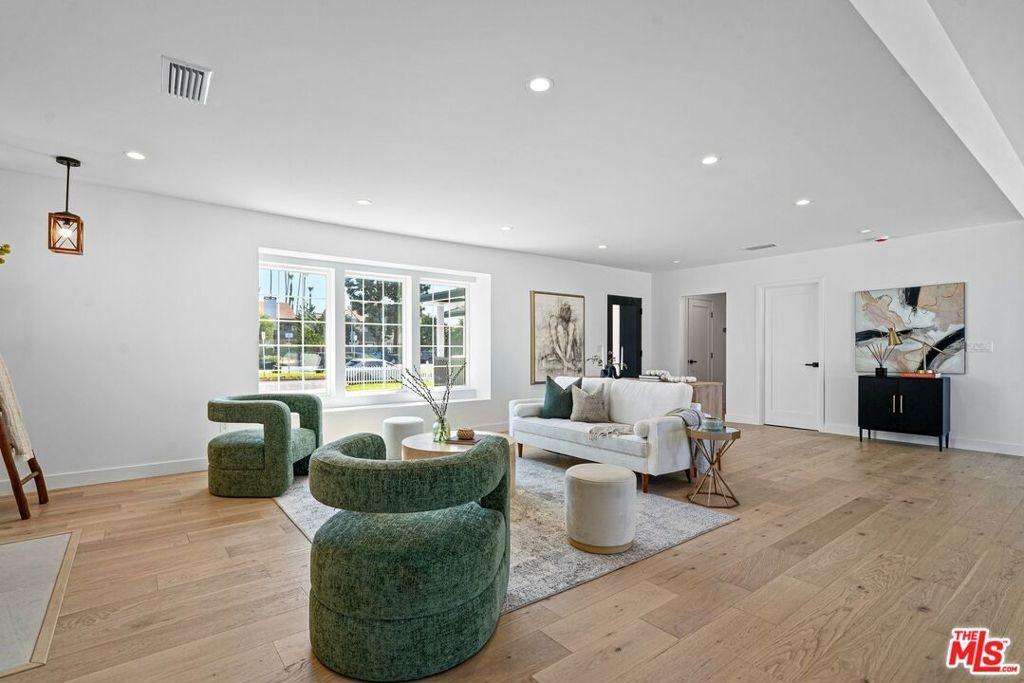 Woodman Ave, Sherman Oaks, CA 91423