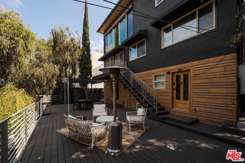 Baza Ave, Woodland Hills, CA 91364