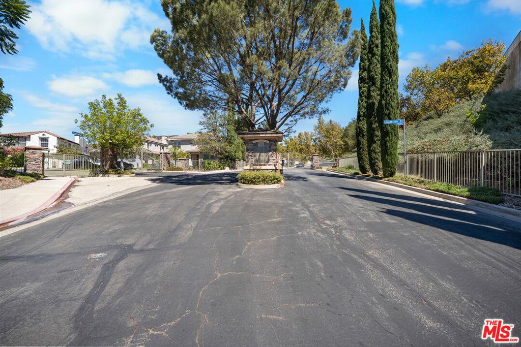 Tamberly Ln, Tujunga, CA 91042