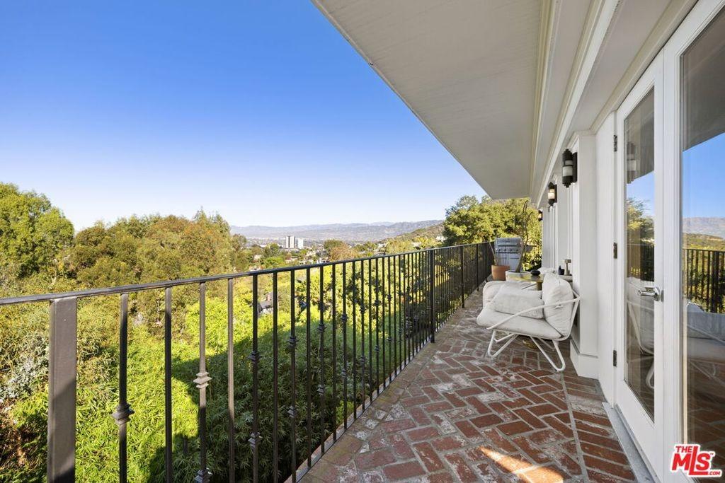 Tareco Dr, Los Angeles, CA 90068