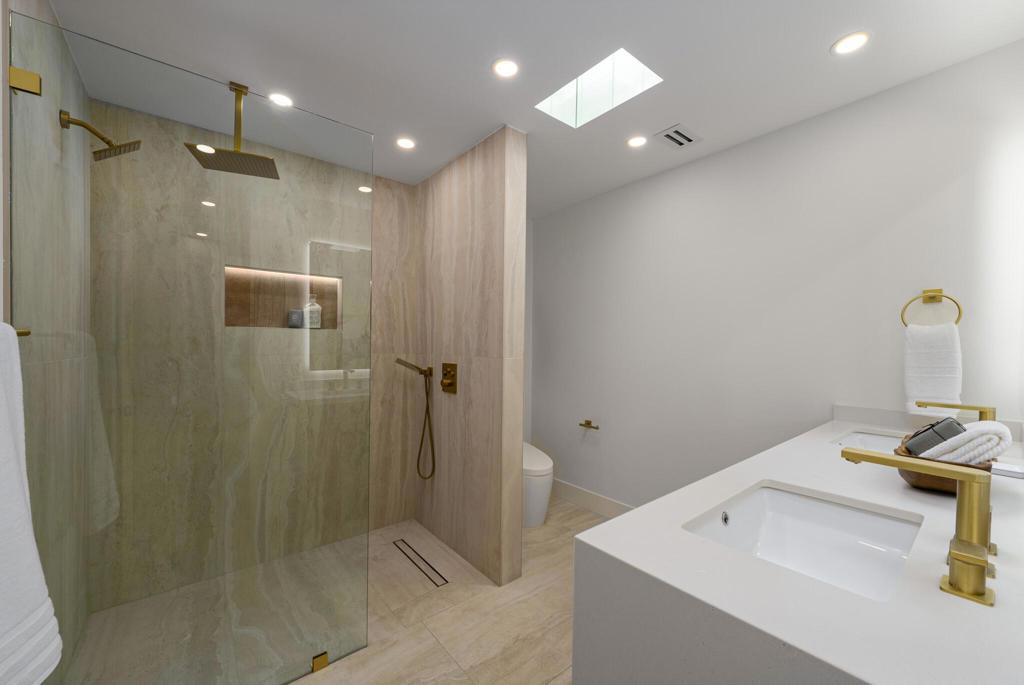 Lakeview Dr, Palm Springs, CA 92264