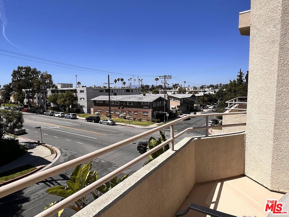 Moorpark St, Sherman Oaks, CA 91423