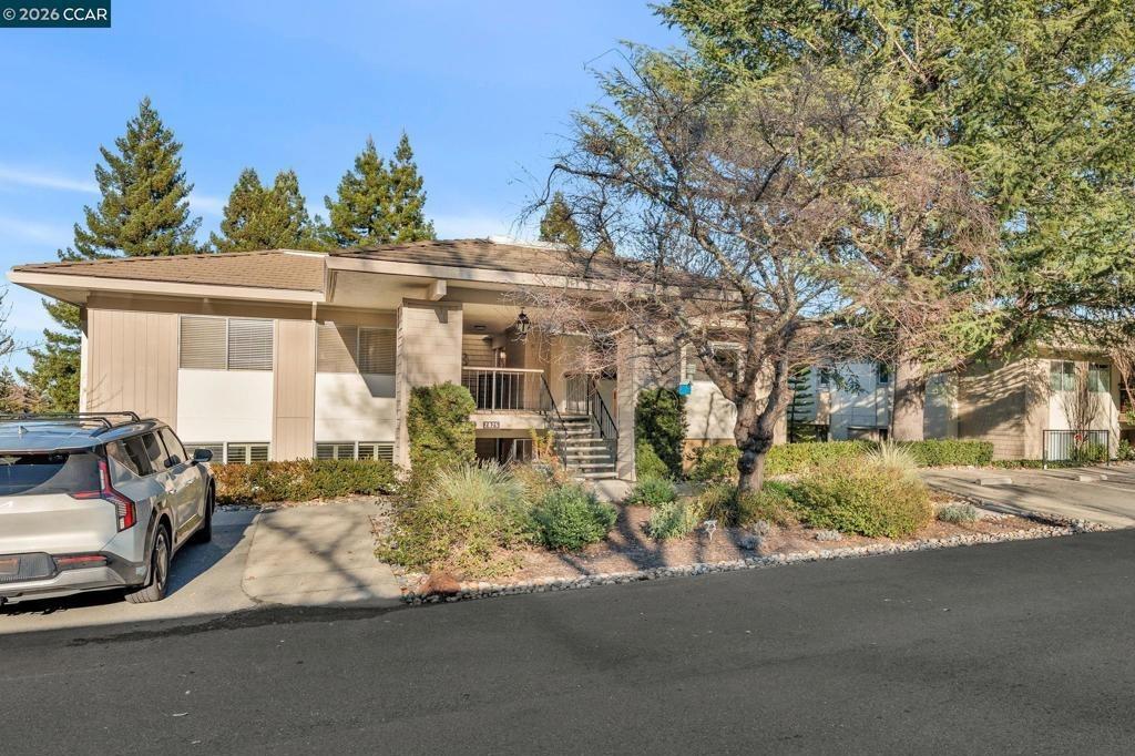 Ptarmigan Dr, Walnut Creek, CA 94595