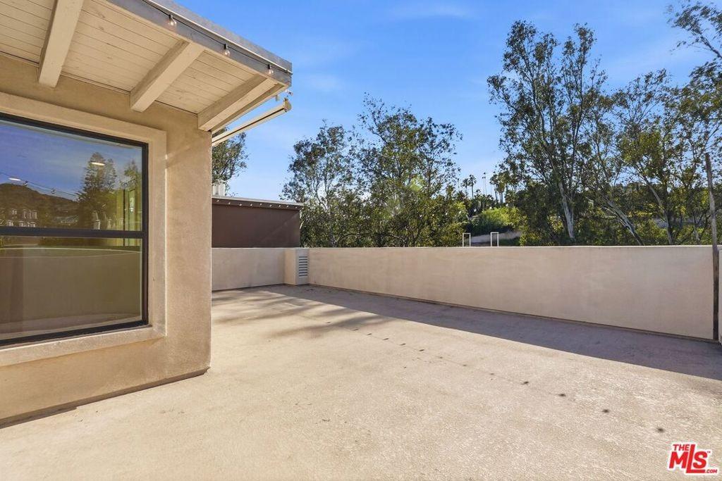 N Cahuenga Blvd, Los Angeles, CA 90068