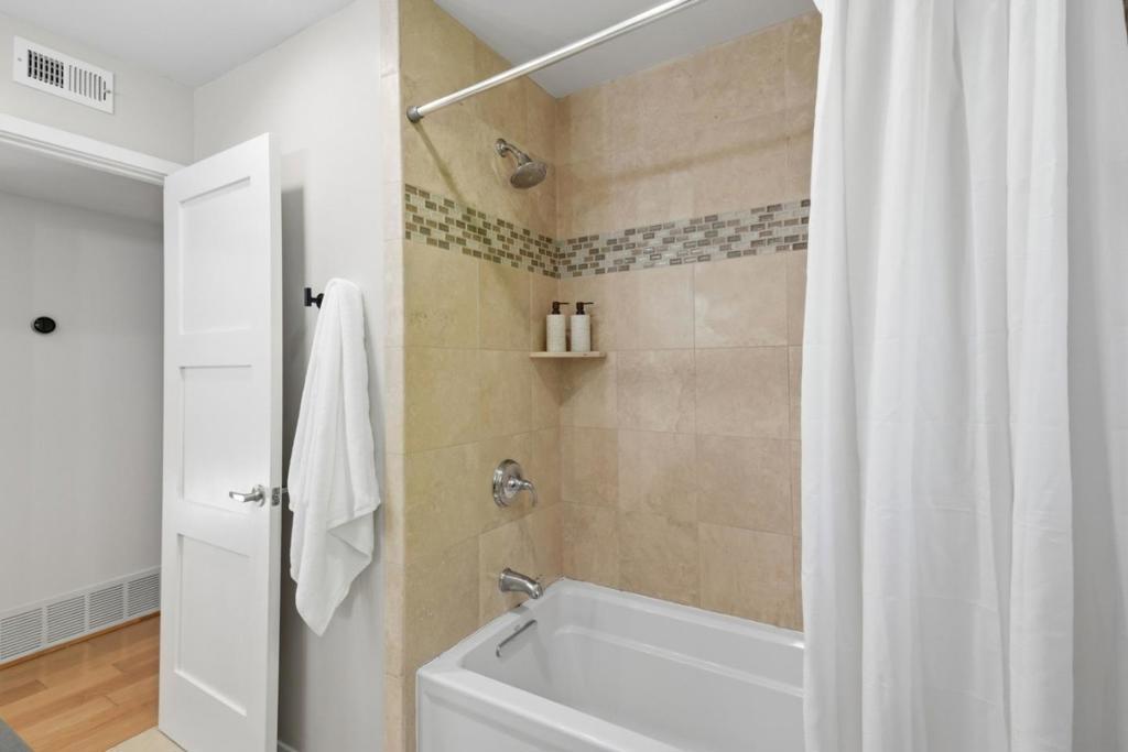 Oak Grove Ave, Menlo Park, CA 94025
