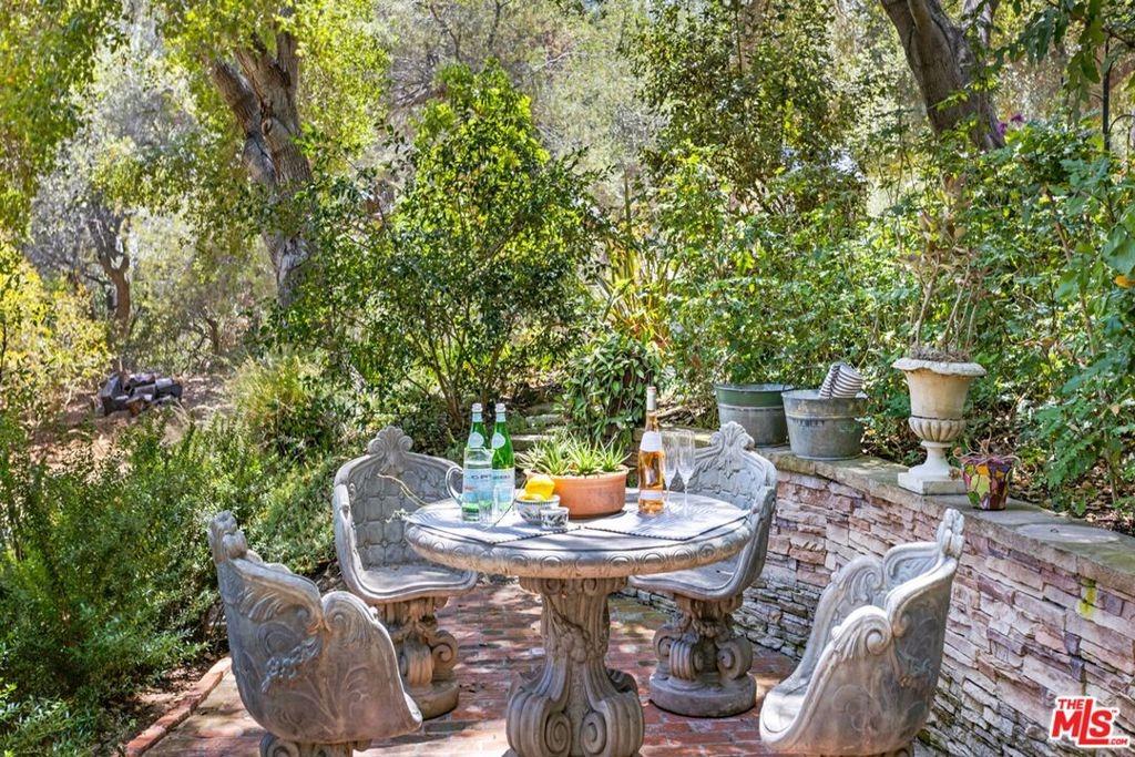 Greenleaf Canyon Rd, Topanga, CA 90290