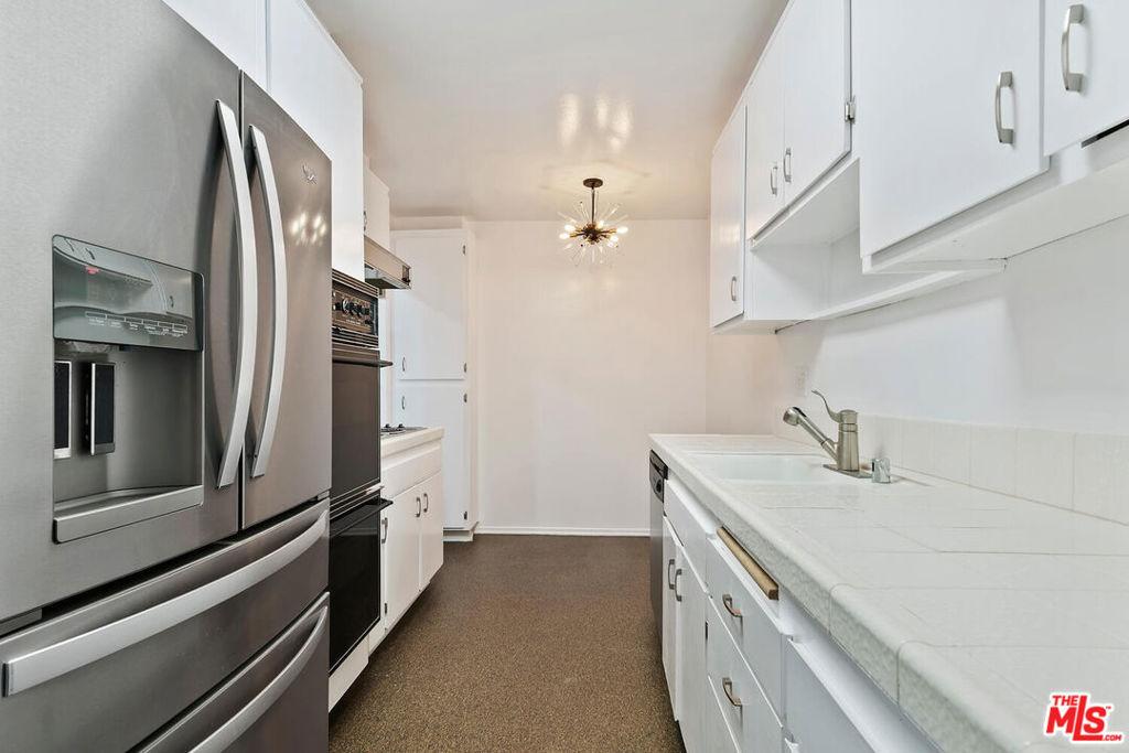 N Kings Rd, West Hollywood, CA 90069