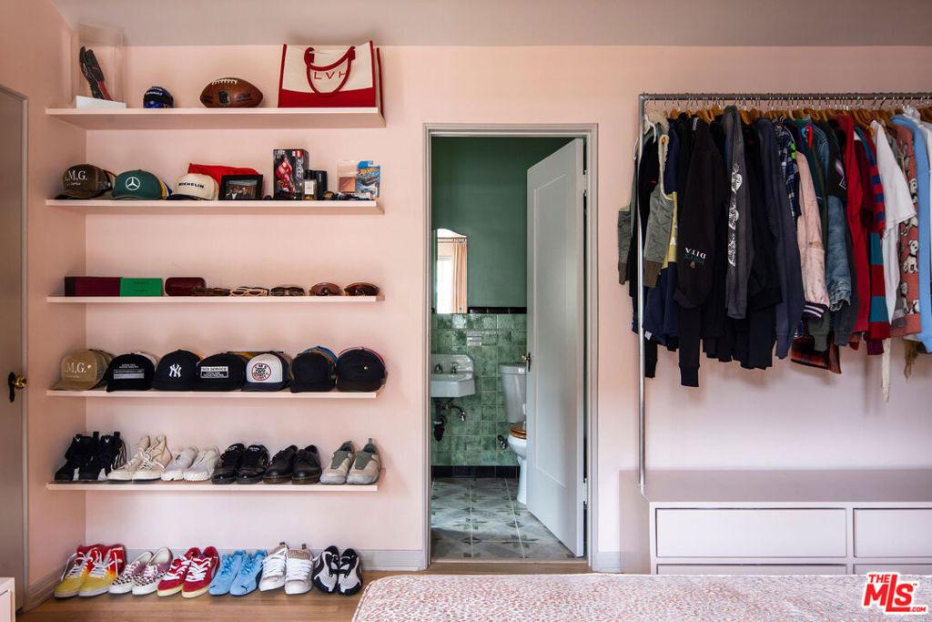 Canyon Dr, Los Angeles, CA 90068
