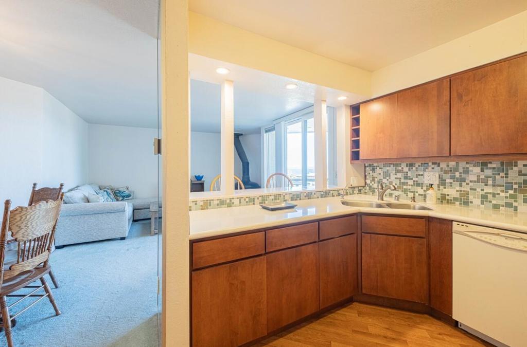 Hawthorne St, Monterey, CA 93940