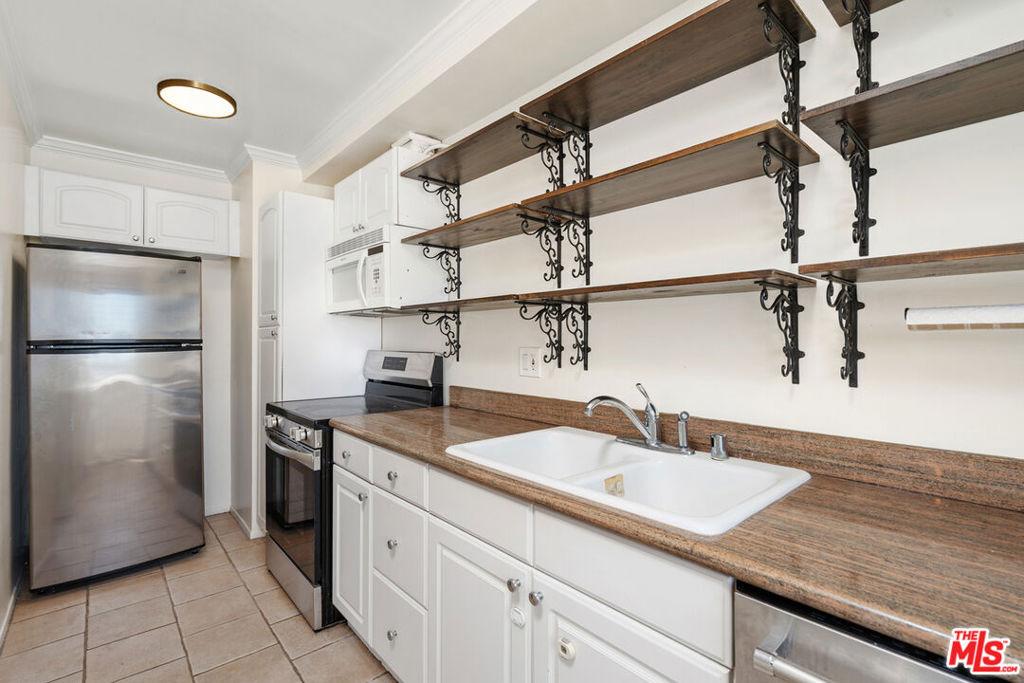 N Flores St, West Hollywood, CA 90048