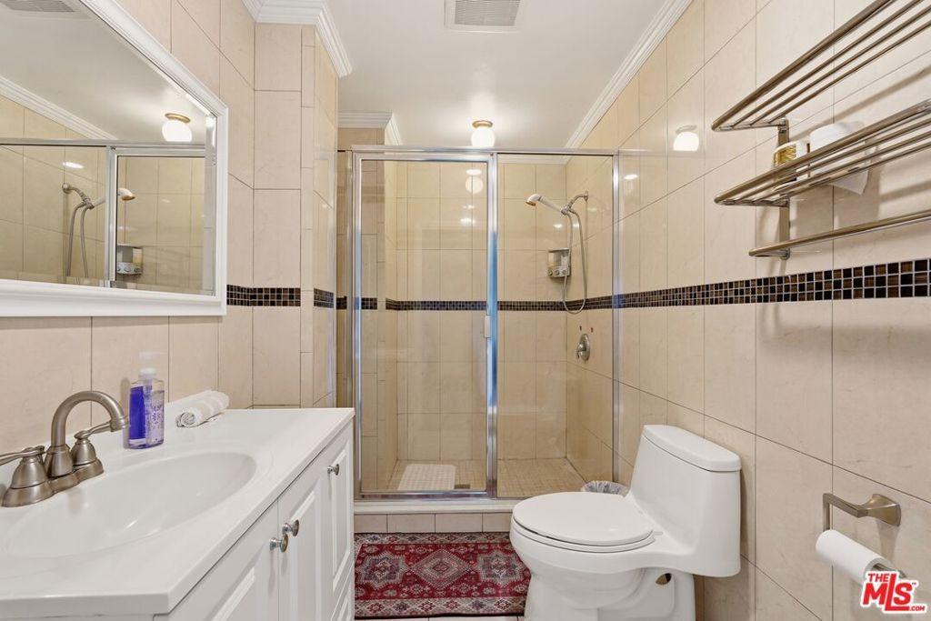 Gainsborough Dr, Pasadena, CA 91107
