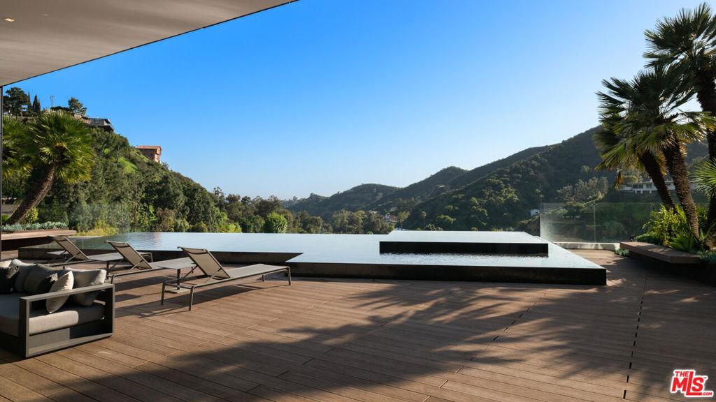 Gloaming Way, Beverly Hills, CA 90210