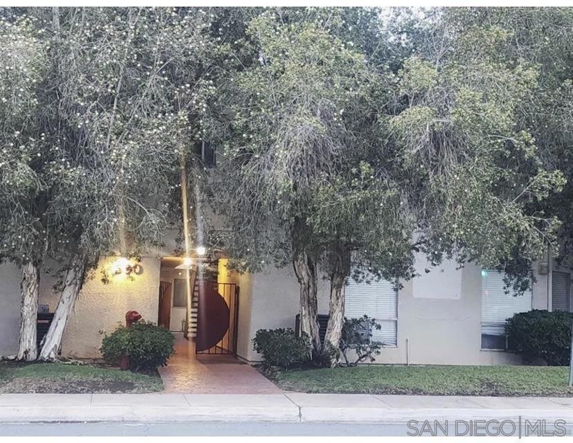 E Madison Ave, El Cajon, CA 92020