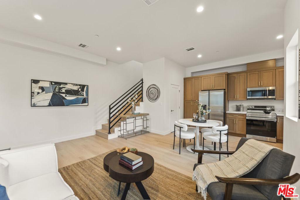 Bassett St, Reseda, CA 91335