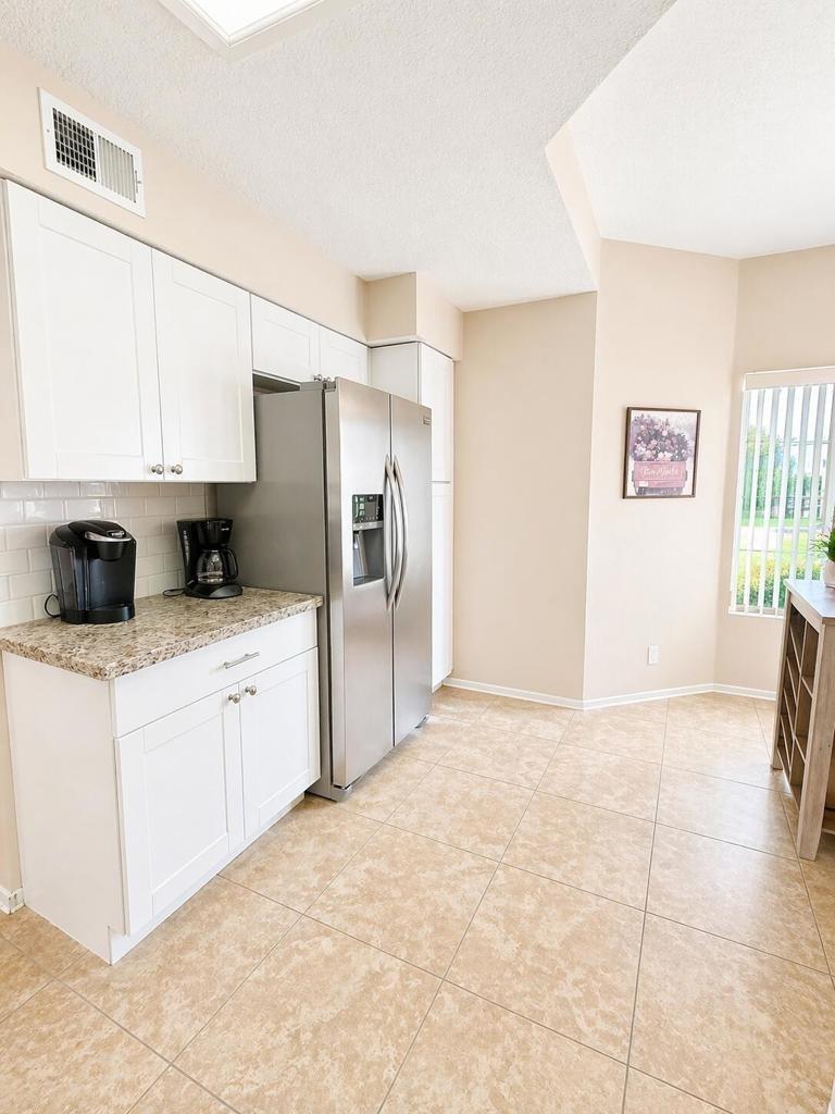 Vista Lago Cir N, Palm Desert, CA 92211