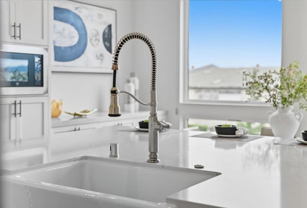 Coronado Ave, Alameda, CA 94501