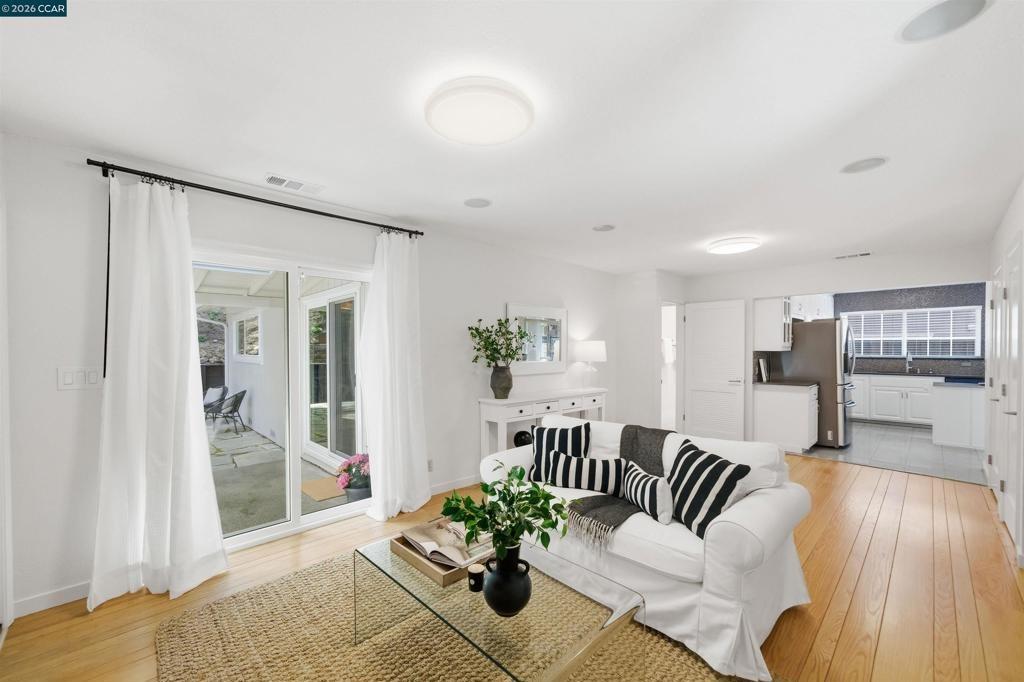 Shuey Dr, Moraga, CA 94556