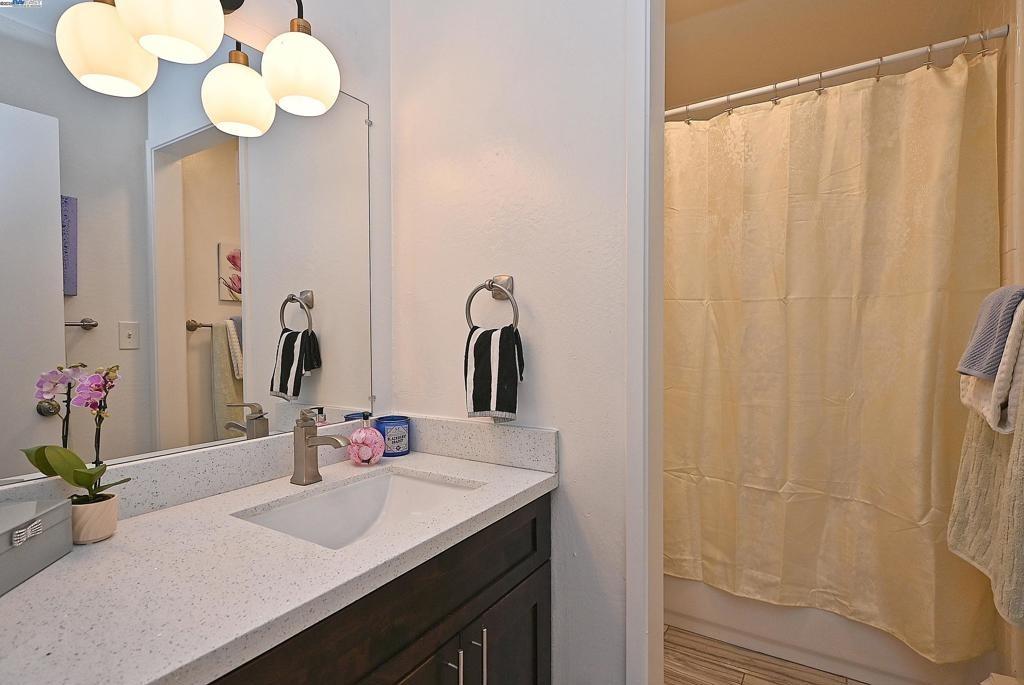 Webster St, Alameda, CA 94501